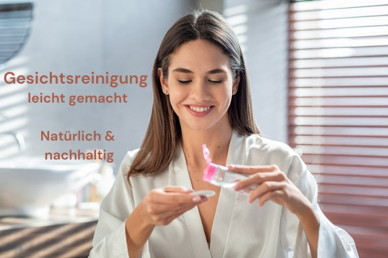 Gesichtsreinigung leicht gemacht - Natürlich und nachhaltig - schöne lächelnde Frau die im Bad Mizellenwasser auf ein Wattepad aufträgt